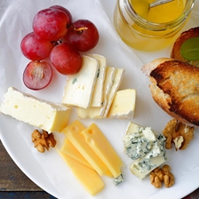 The Best Accompaniments For A Cheese Plate