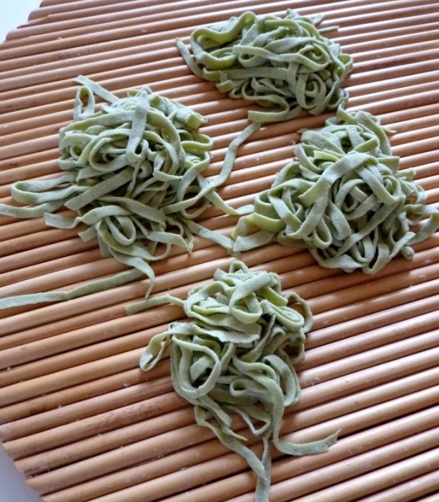 Green Tea Noodles courtesy of kattebelletje on Flikr. (CC BY-NC 2.0)