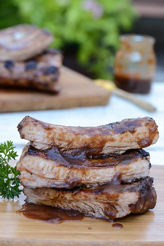 Tender Pork Ribs With DIY Barbeque Sauce Recipe