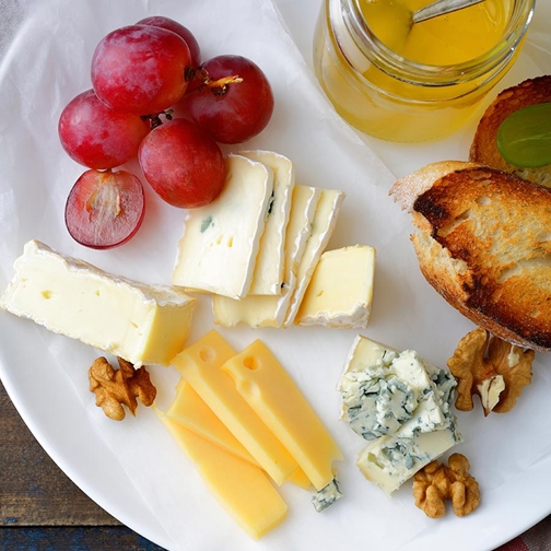 The Best Accompaniments For A Cheese Plate