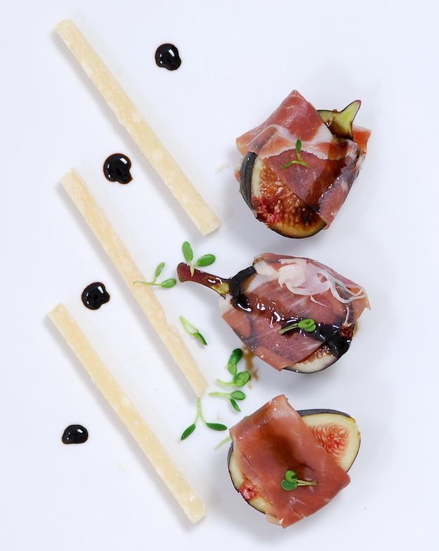 figs and prosciutto appetizer