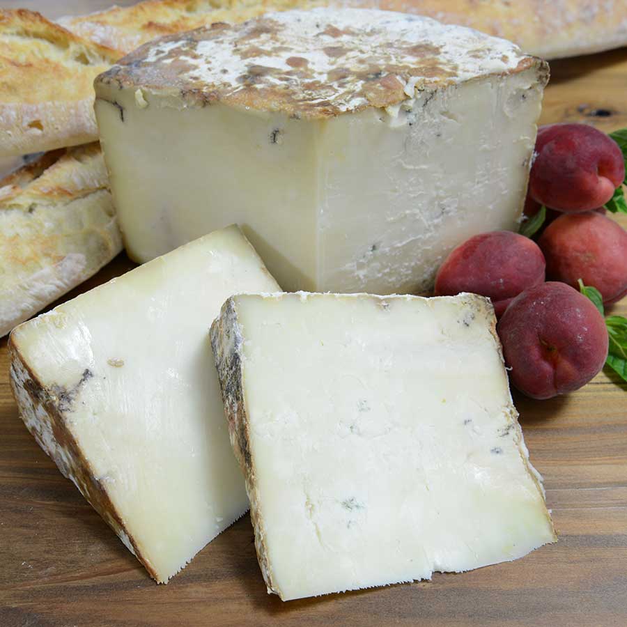 GourmetFoodWorld.com - Dunbarton Blue Cheddar